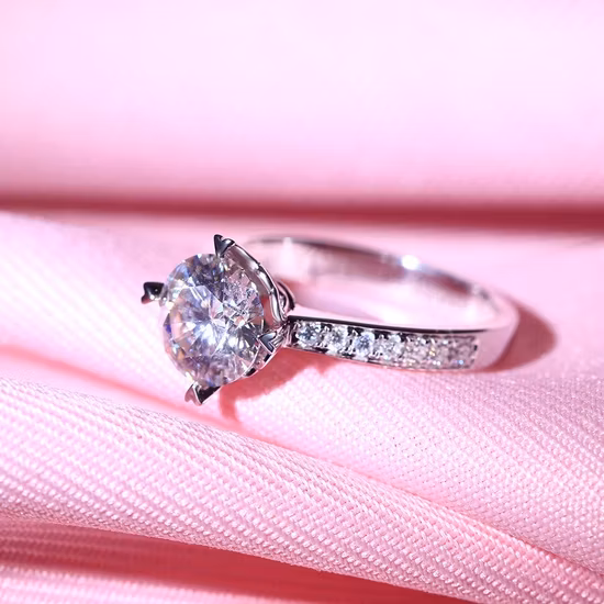 공장 925 실버 반지 약혼 여성 반지 D 컬러 Vvs1 Moissanite 보석 웨딩 다이아몬드 반지 보석 제조 업체